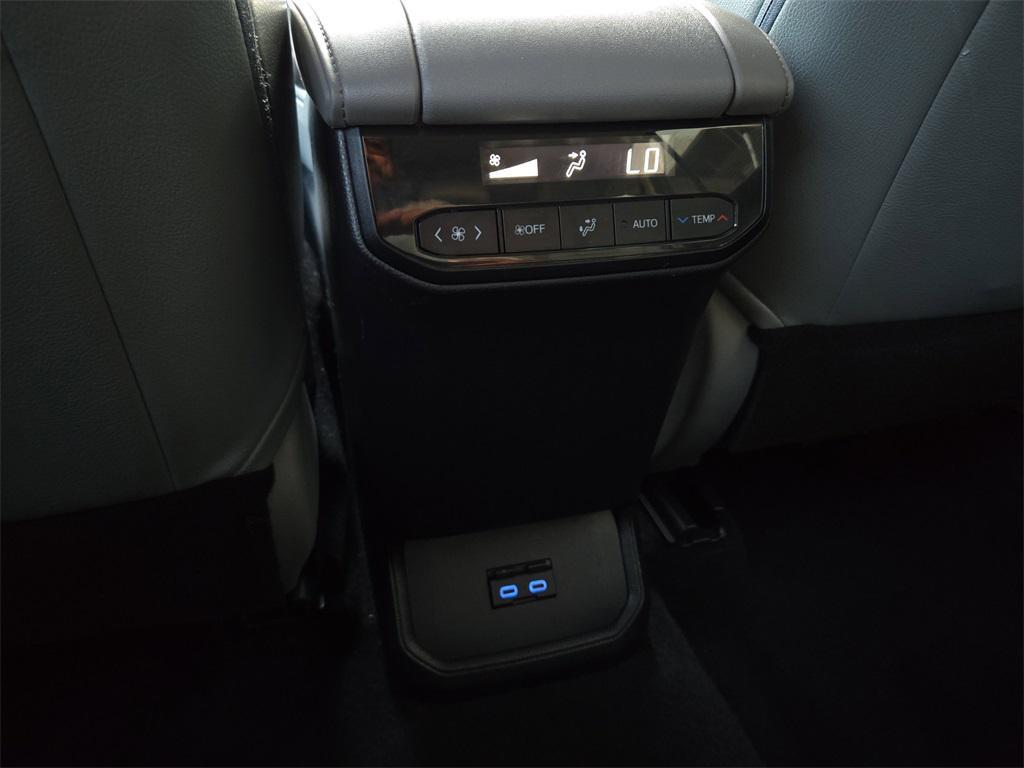 used 2022 Toyota Highlander car, priced at $24,333