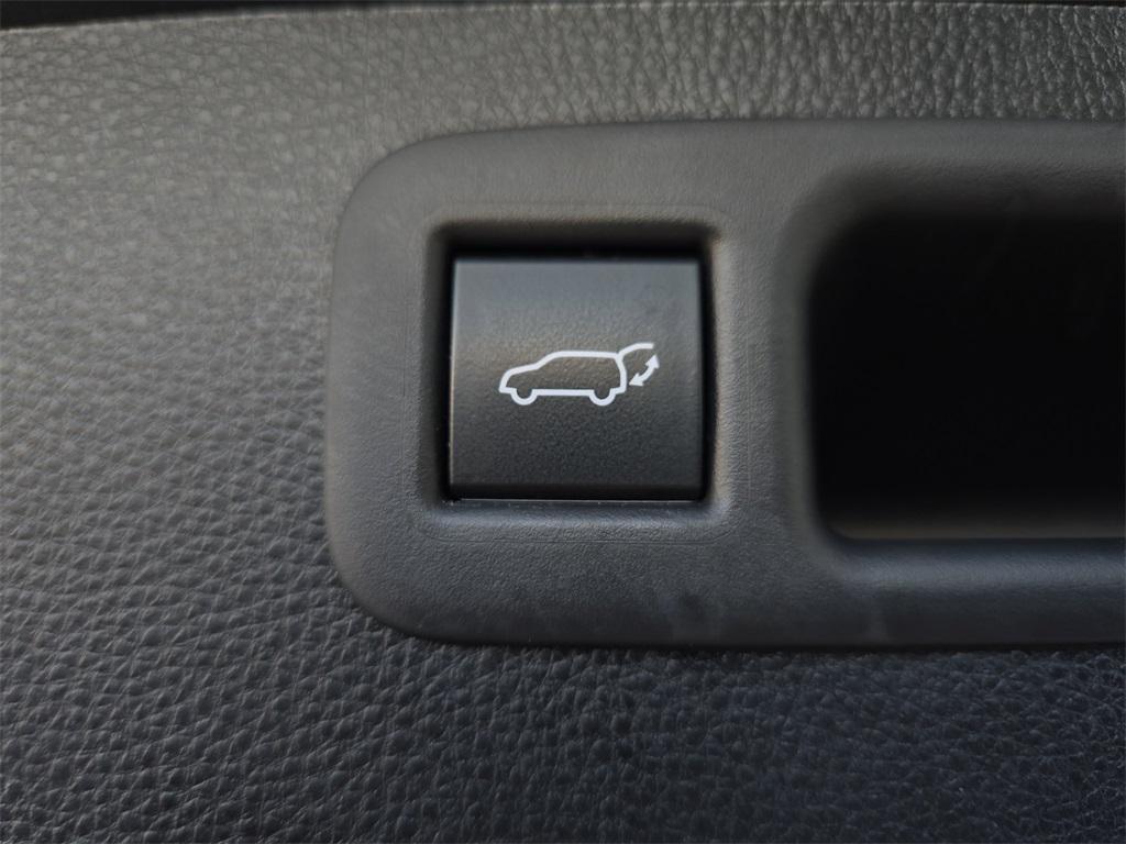 used 2022 Toyota Highlander car, priced at $24,333