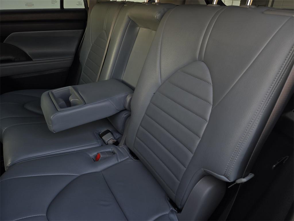 used 2022 Toyota Highlander car, priced at $24,333