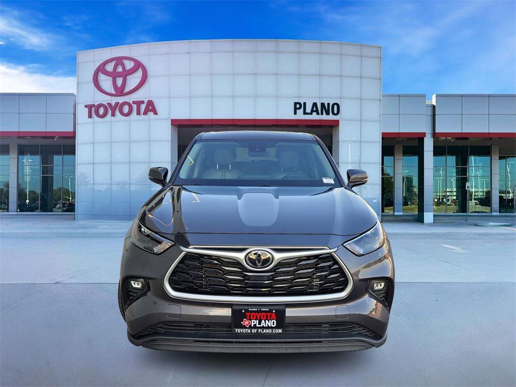 used 2022 Toyota Highlander car, priced at $24,333