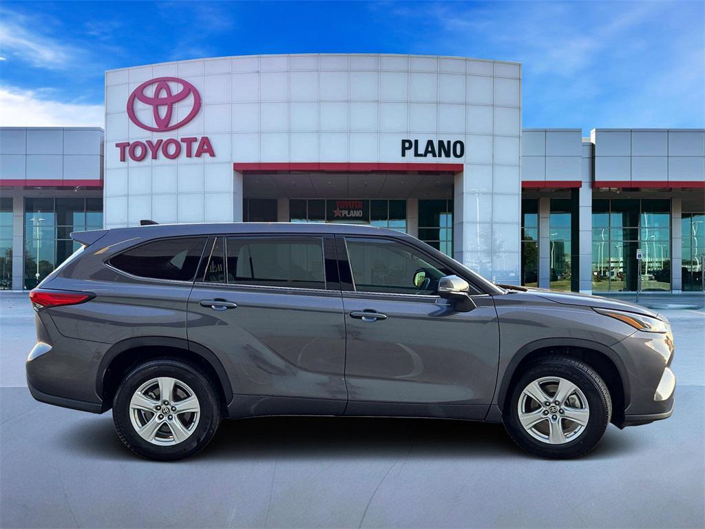 used 2022 Toyota Highlander car, priced at $24,333
