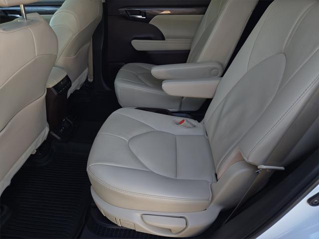 used 2021 Toyota Highlander Hybrid car, priced at $40,435