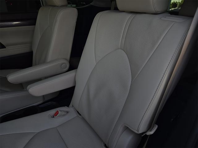 used 2021 Toyota Highlander Hybrid car, priced at $40,435