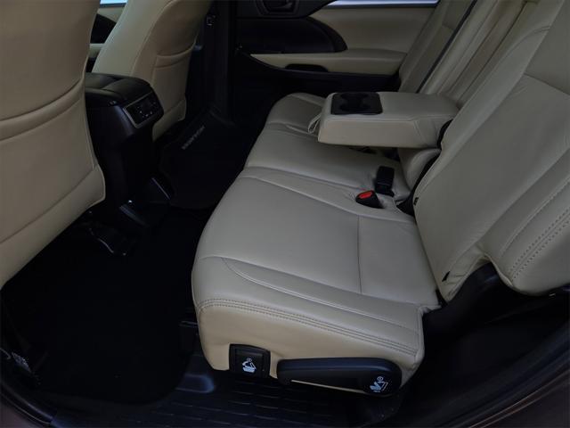 used 2019 Toyota Highlander car, priced at $24,255