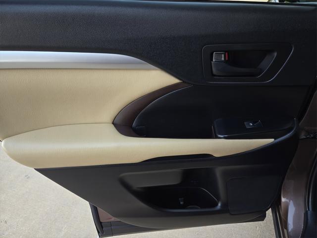 used 2019 Toyota Highlander car, priced at $24,255