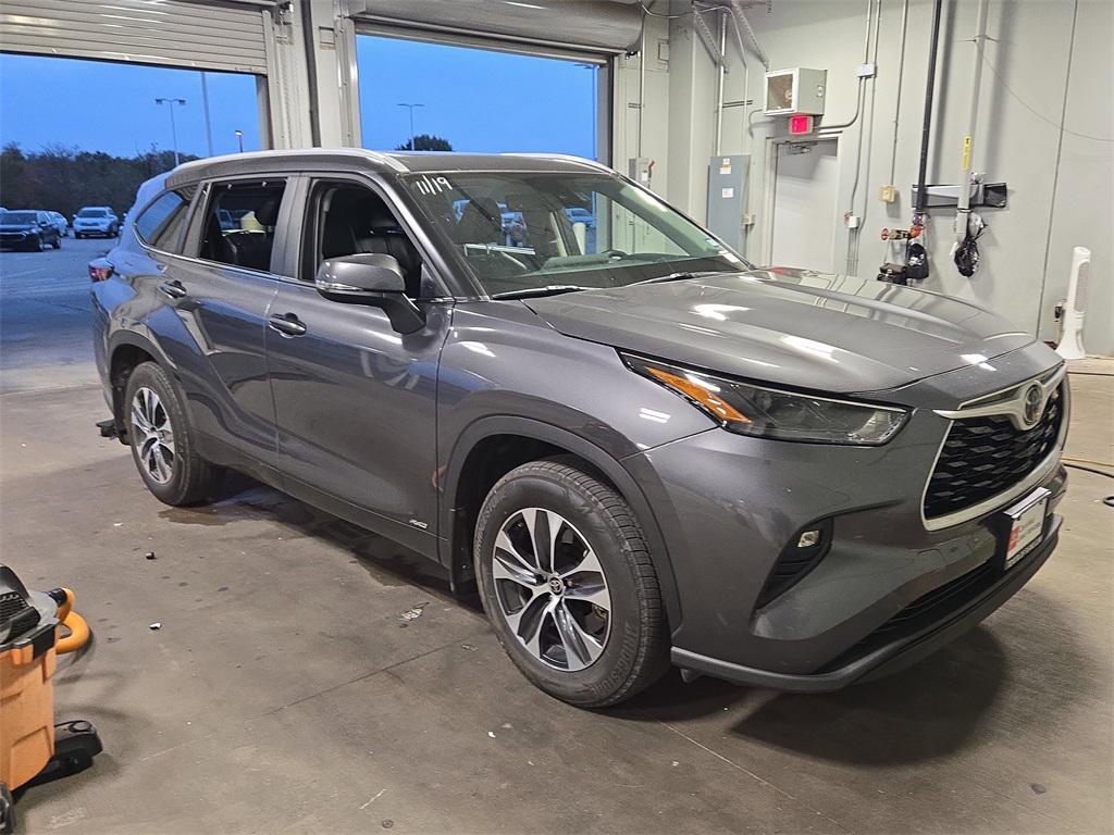 used 2025 Toyota Highlander Hybrid car, priced at $48,288
