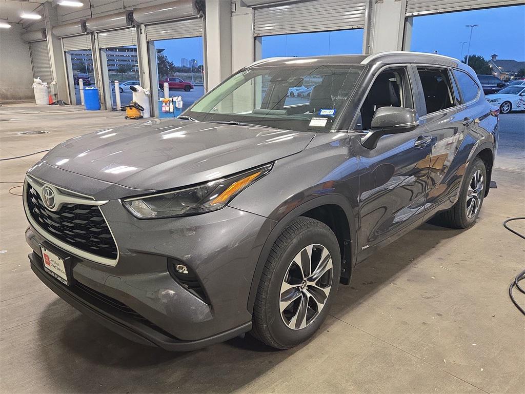 used 2025 Toyota Highlander Hybrid car, priced at $48,288
