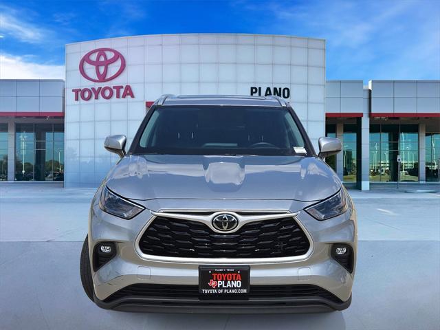 used 2022 Toyota Highlander car, priced at $37,256