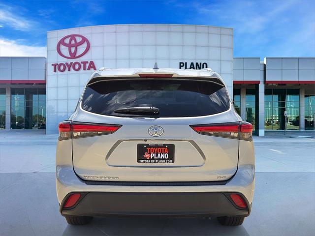 used 2022 Toyota Highlander car, priced at $37,256