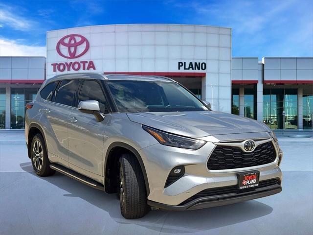 used 2022 Toyota Highlander car, priced at $37,256