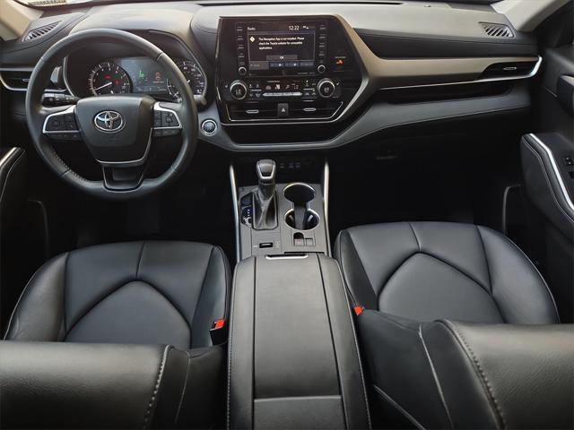used 2022 Toyota Highlander car, priced at $37,256