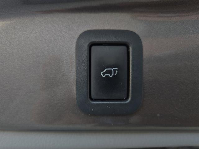 used 2017 Toyota Highlander car, priced at $19,461