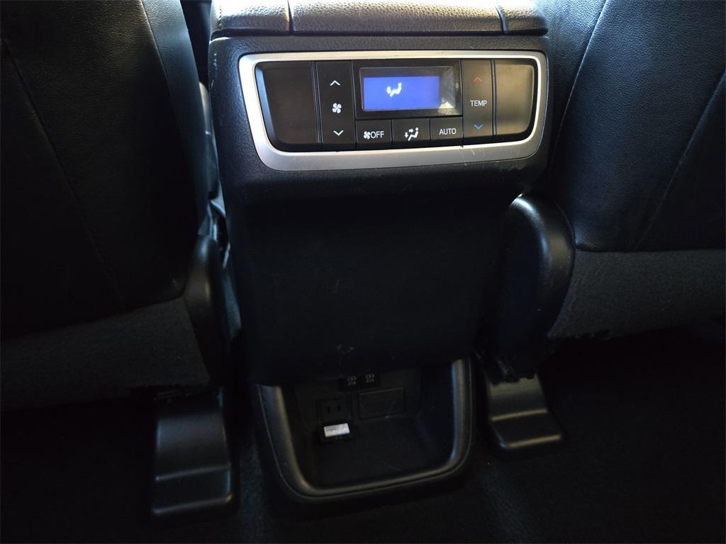 used 2019 Toyota Highlander car, priced at $19,426