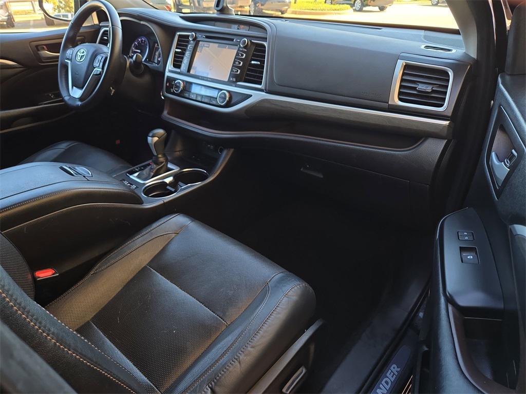 used 2019 Toyota Highlander car, priced at $19,426