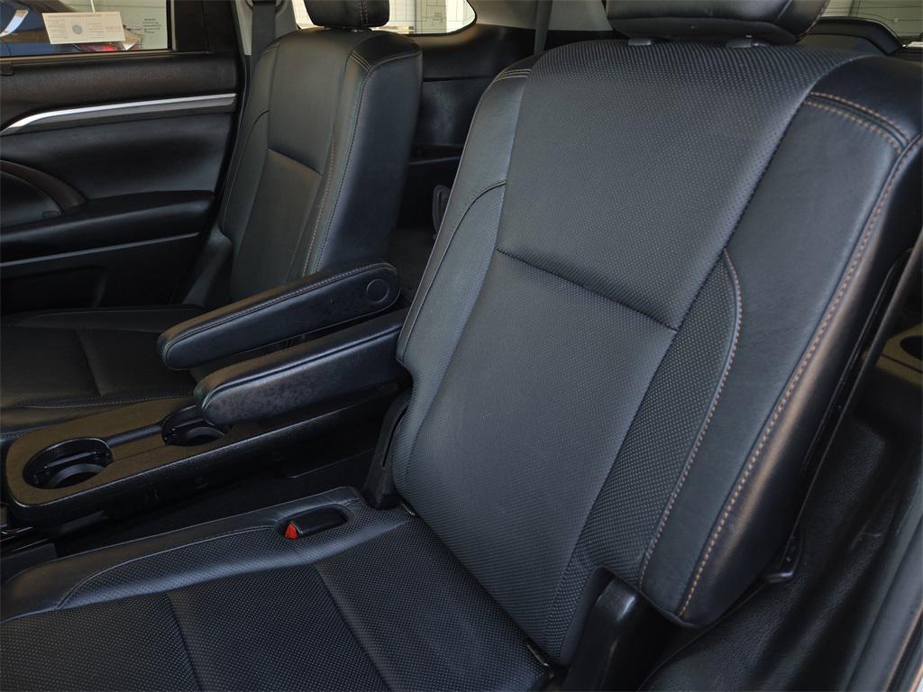 used 2019 Toyota Highlander car, priced at $19,426