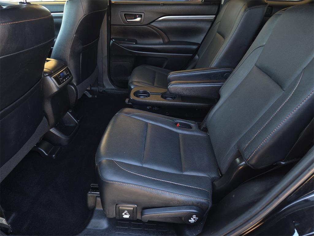 used 2019 Toyota Highlander car, priced at $19,426