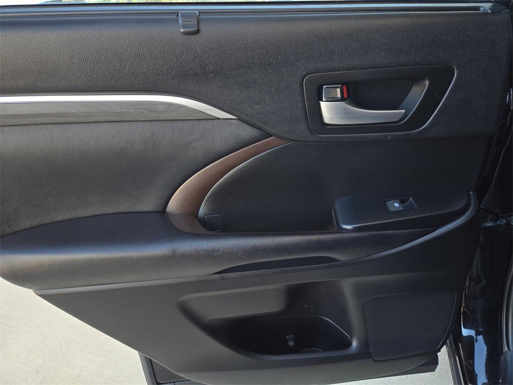 used 2019 Toyota Highlander car, priced at $19,426