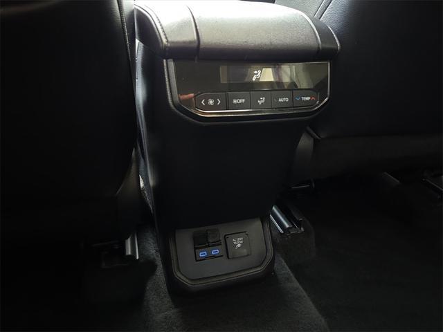 used 2022 Toyota Highlander Hybrid car, priced at $43,906
