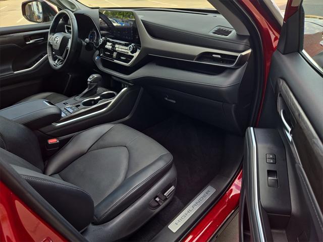 used 2022 Toyota Highlander Hybrid car, priced at $43,906