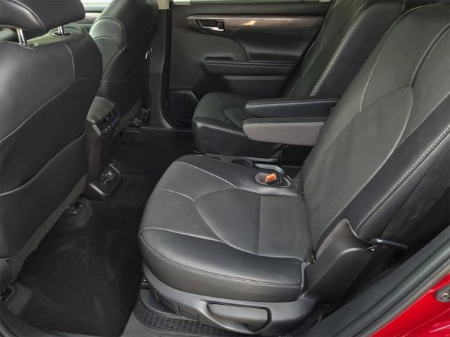 used 2022 Toyota Highlander Hybrid car, priced at $43,906