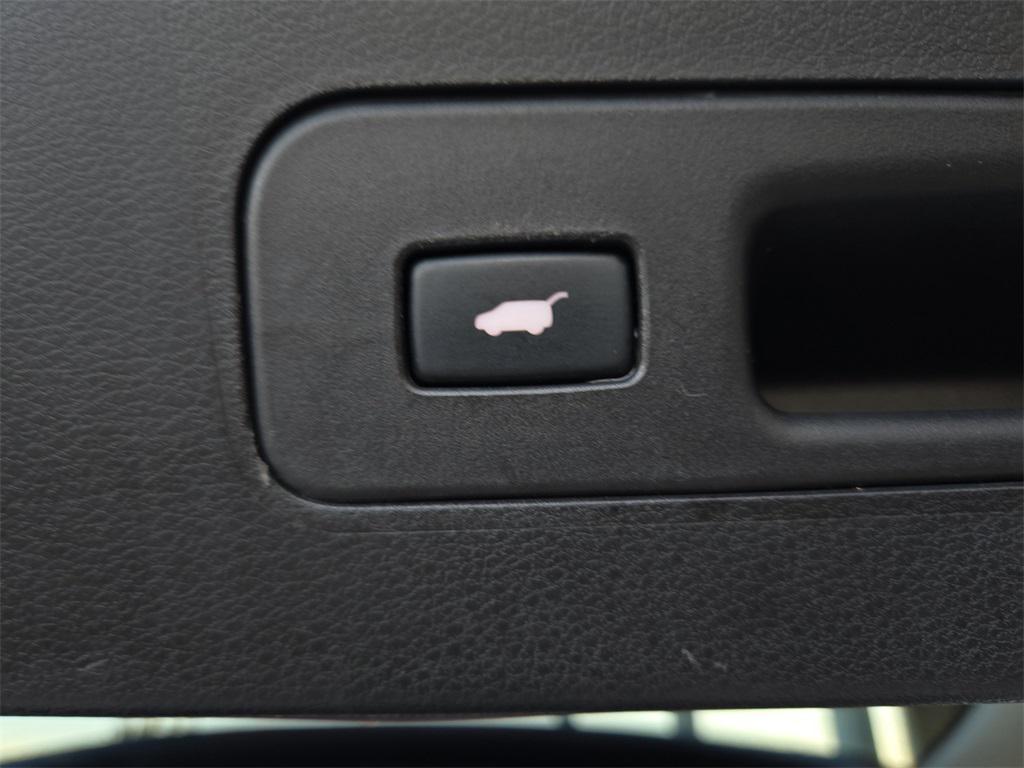 used 2018 Acura MDX car, priced at $18,901