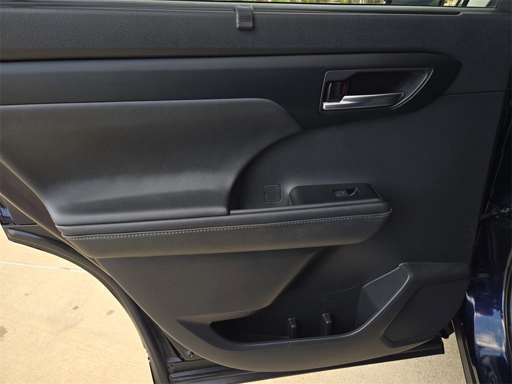 used 2020 Toyota Highlander car, priced at $24,991