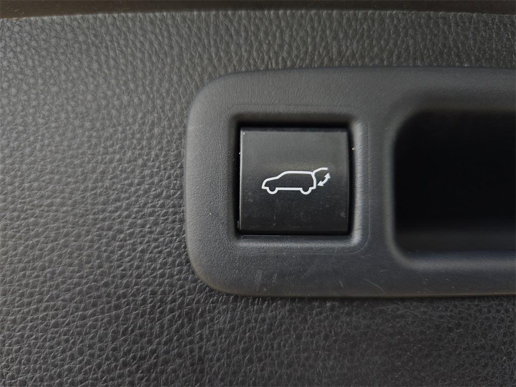 used 2020 Toyota Highlander car, priced at $24,991