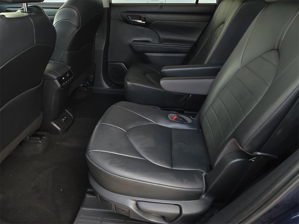 used 2020 Toyota Highlander car, priced at $24,991