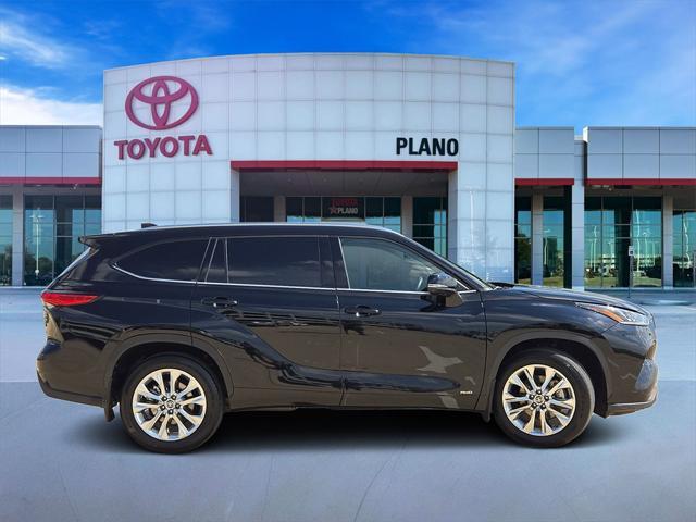 used 2022 Toyota Highlander Hybrid car, priced at $32,924