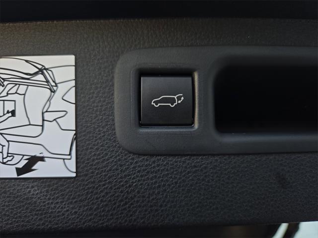 used 2023 Toyota Highlander Hybrid car, priced at $49,991
