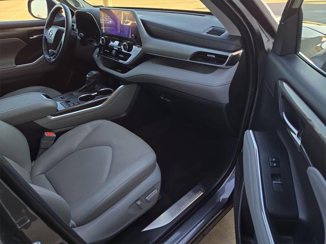 used 2023 Toyota Highlander Hybrid car, priced at $49,991