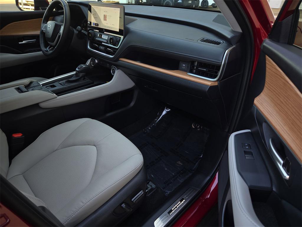 used 2025 Toyota Grand Highlander car, priced at $49,460
