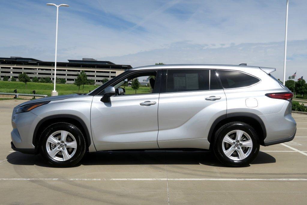 used 2022 Toyota Highlander car, priced at $31,639