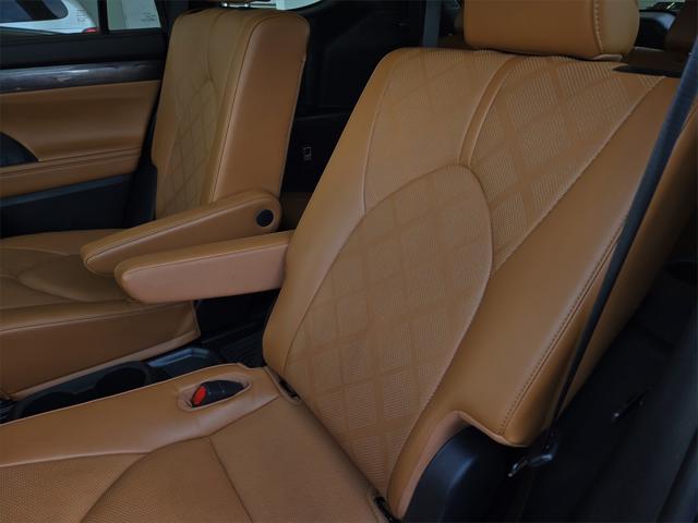 used 2023 Toyota Highlander Hybrid car, priced at $50,991