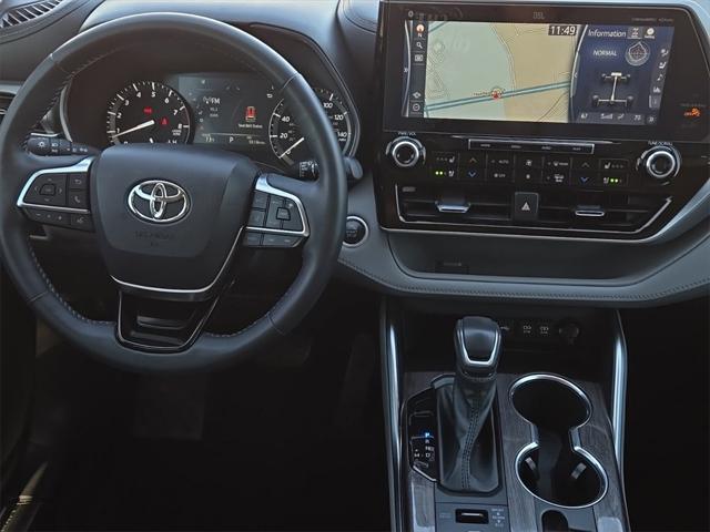 used 2021 Toyota Highlander car, priced at $36,449