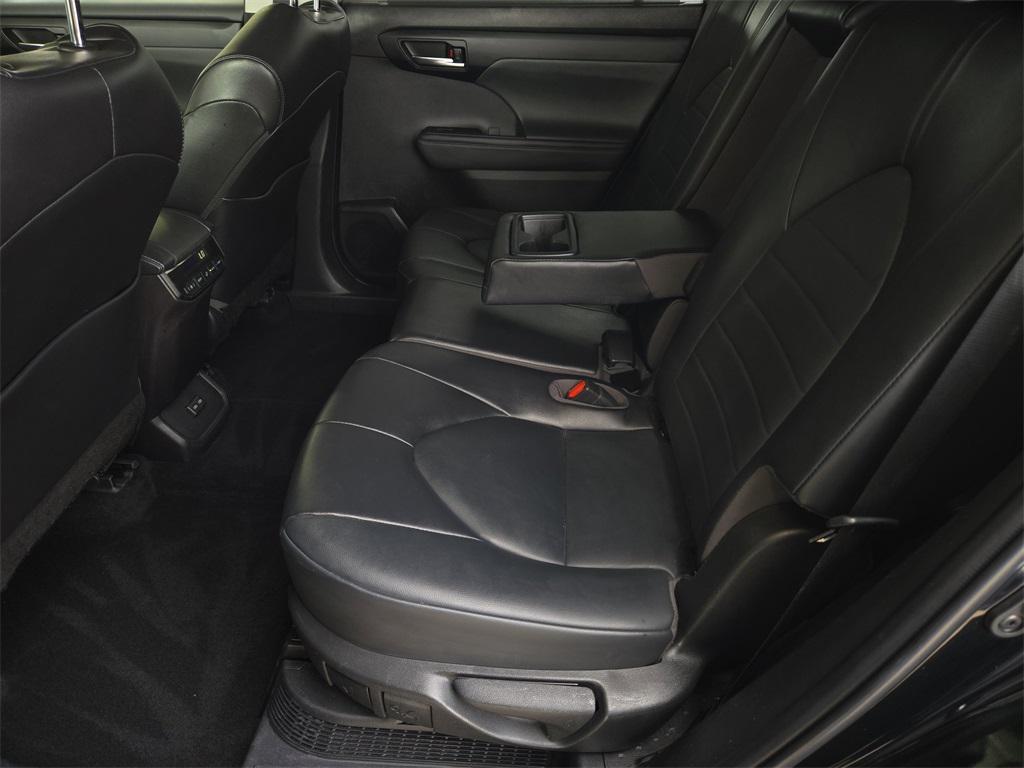 used 2022 Toyota Highlander Hybrid car, priced at $40,960