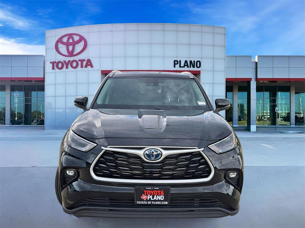used 2022 Toyota Highlander Hybrid car, priced at $40,960