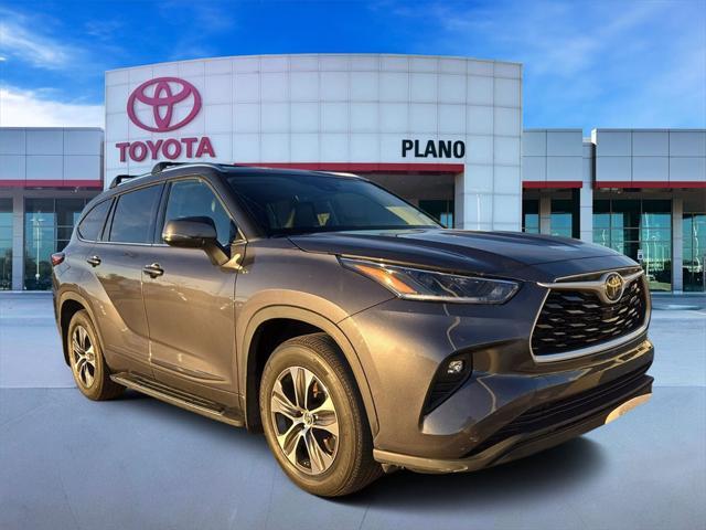 used 2021 Toyota Highlander car, priced at $31,957