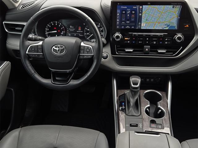 used 2020 Toyota Highlander car, priced at $34,747