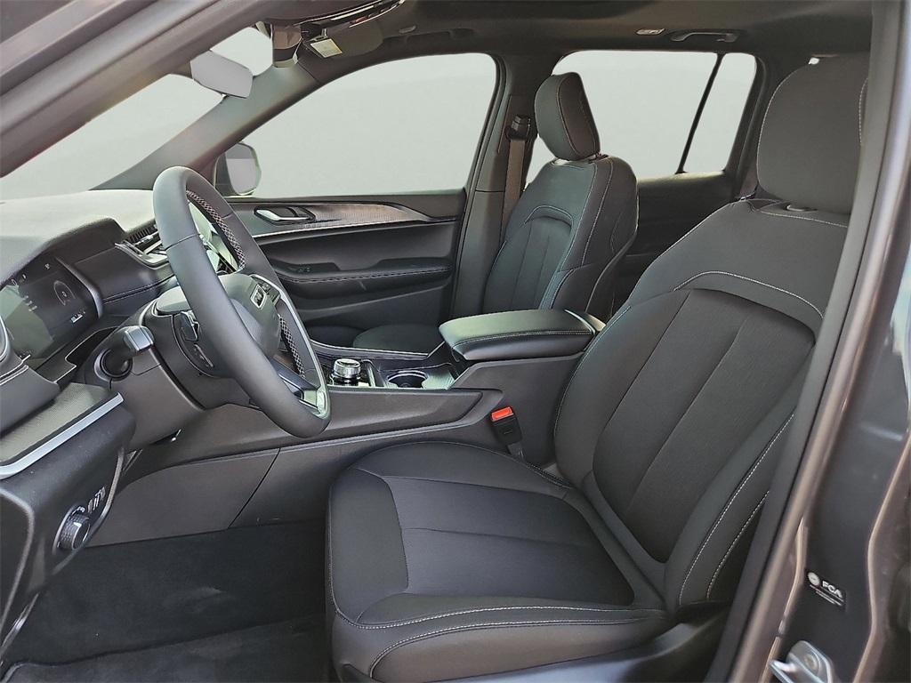 new 2025 Jeep Grand Cherokee car, priced at $41,420