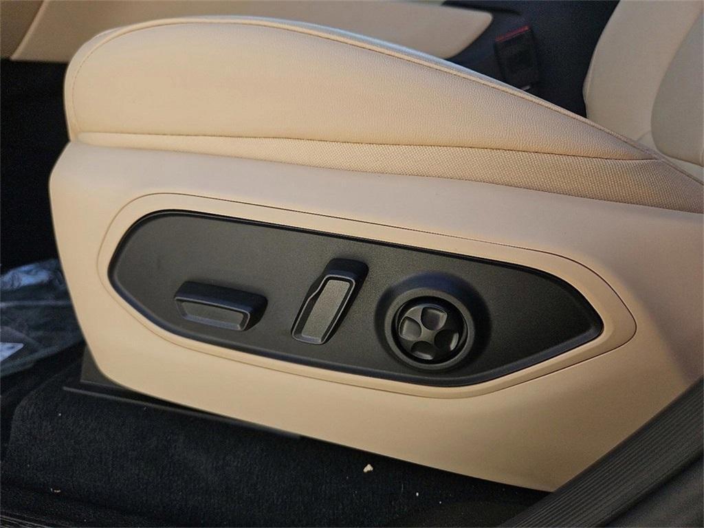 new 2025 Jeep Grand Cherokee car, priced at $40,286