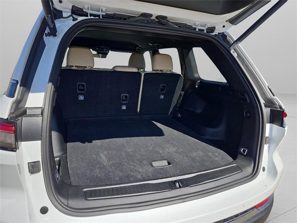 new 2025 Jeep Grand Cherokee car, priced at $40,286