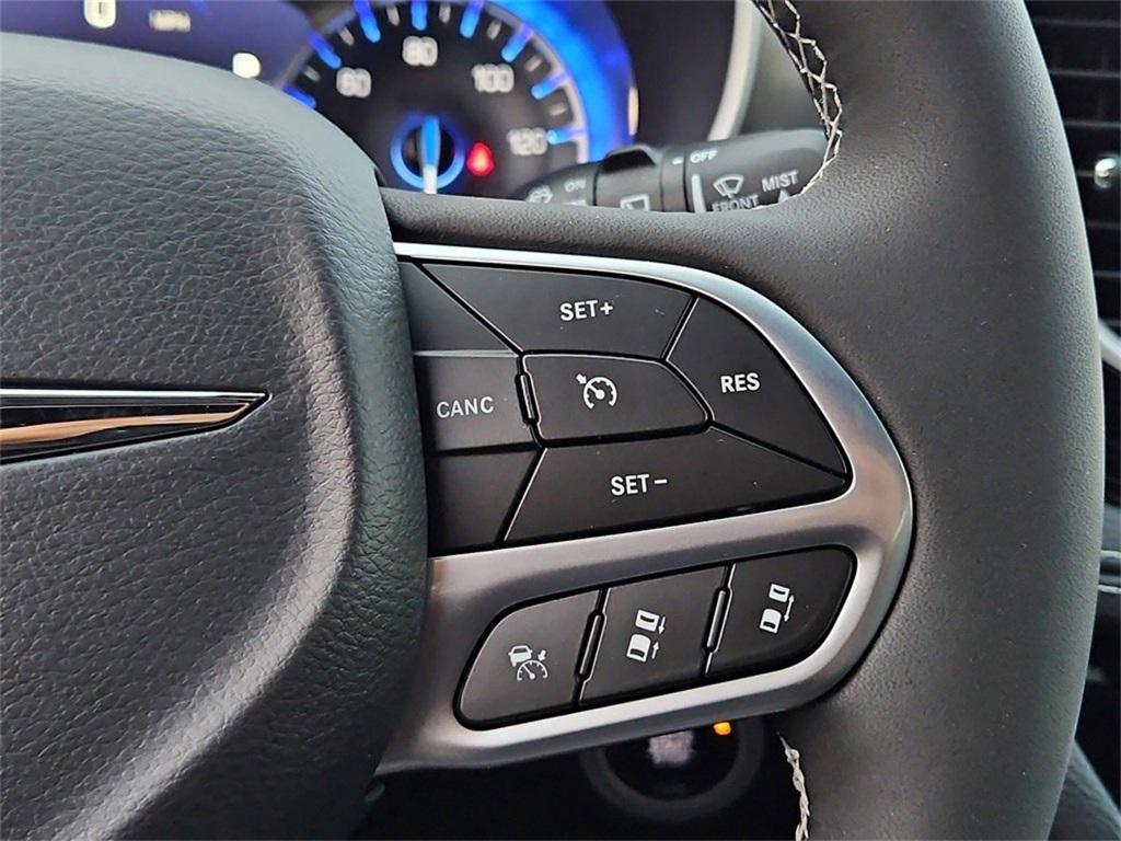 new 2025 Chrysler Pacifica car