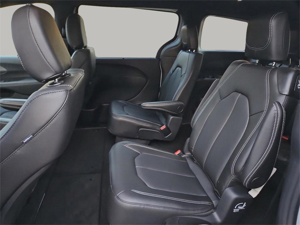 new 2025 Chrysler Pacifica car