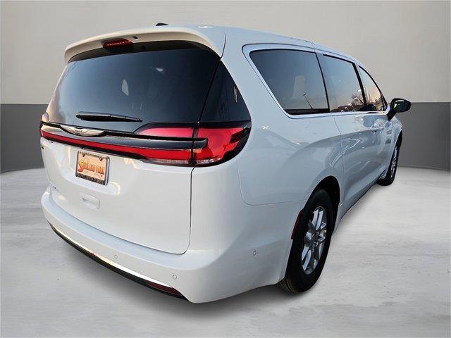 new 2025 Chrysler Pacifica car