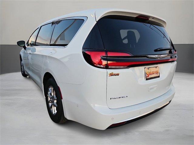 new 2025 Chrysler Pacifica car