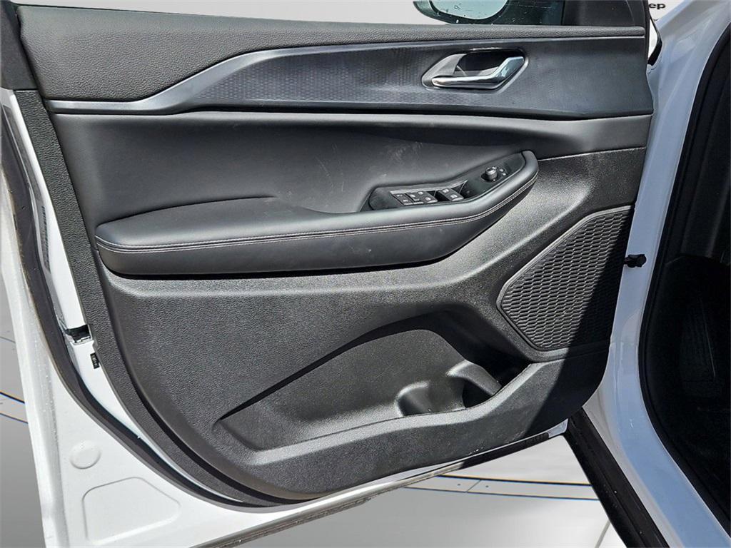 new 2025 Jeep Grand Cherokee L car, priced at $42,830