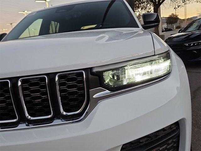 new 2025 Jeep Grand Cherokee car, priced at $40,125