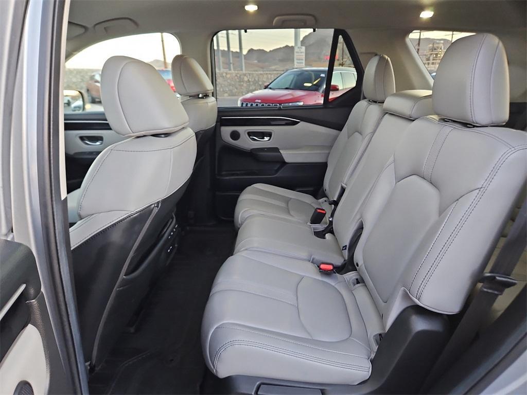 used 2024 Honda Pilot car, priced at $39,911