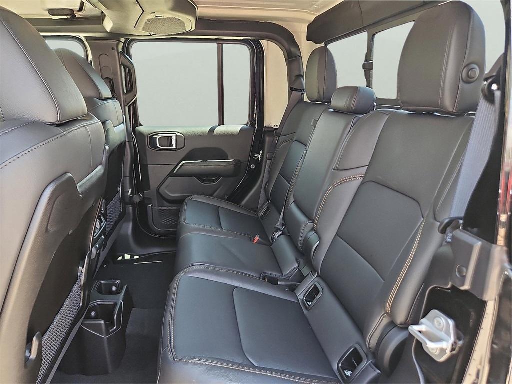 new 2025 Jeep Gladiator car, priced at $44,584
